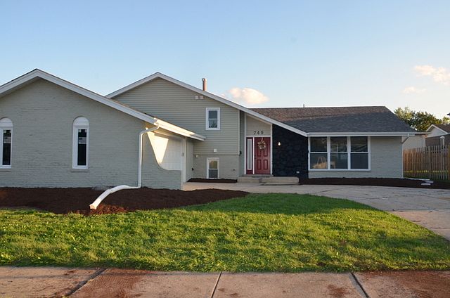 1st image of 749 E 193rd Pl