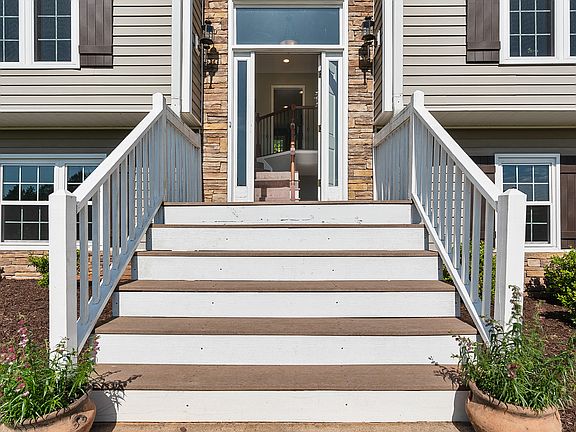 3rd image of 305 Brynbrooke Ct