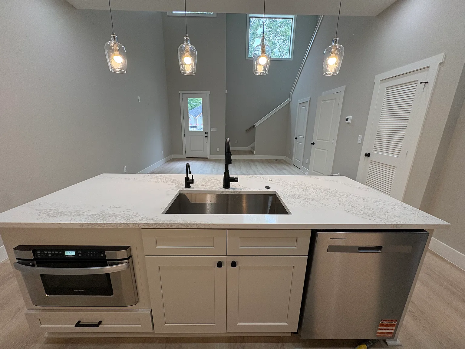3 bed, 2.5 bath, 1692 sqft, $1,980 — Photo 4