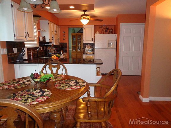 5th image of 12774 Windsor Ct