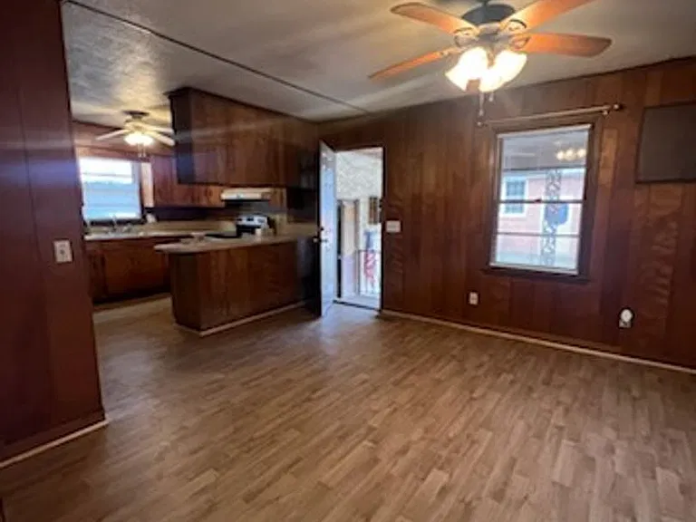 713 Spring St — Photo 11