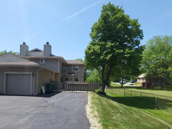 16322 West Coachlight DRIVE, New Berlin, WI 53151