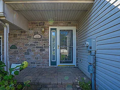 3 bed, 2062 sqft, $2,490 — Photo 3
