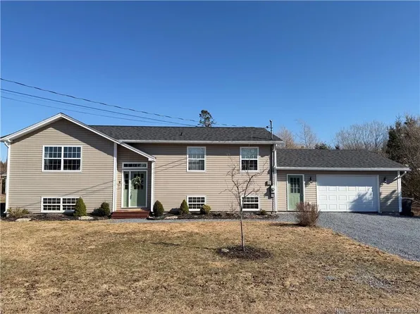 8 Adam Ln, Quispamsis, NB E2E 6B4