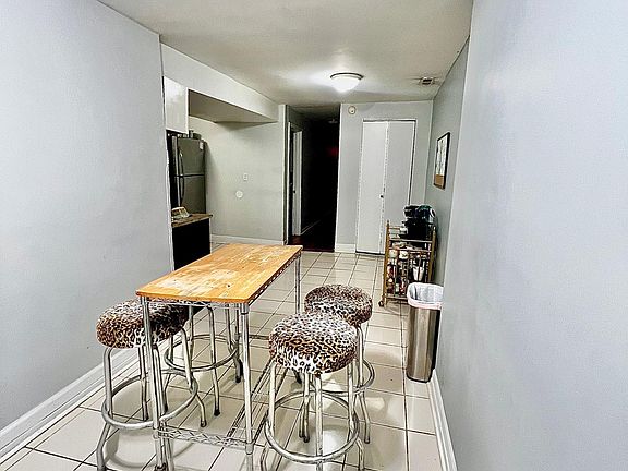 3rd image of 1705 W Washington Blvd #1