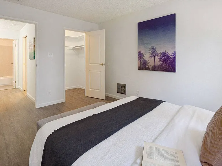 Marine View Apartments — Photo 17