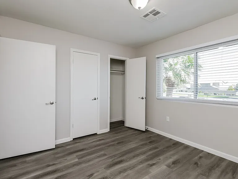 521 N Redrock St — Photo 12
