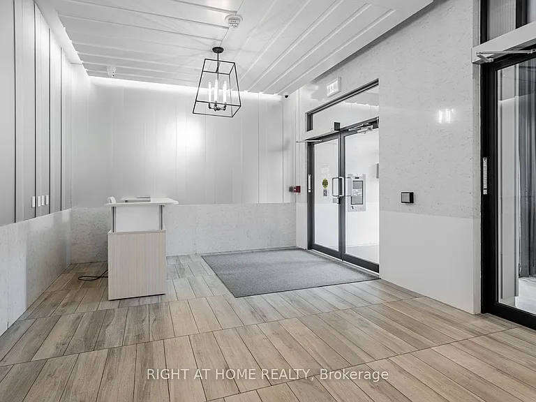 1630 Queen St E #211 — Photo 9