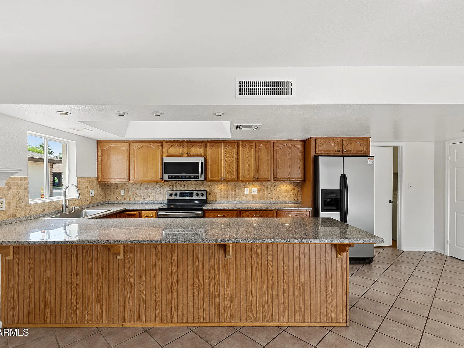 4 bed, 2.0 bath, 2383 sqft, $2,400 — Photo 2