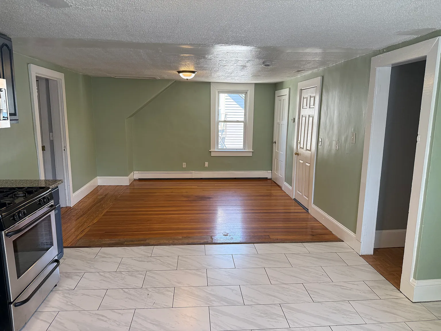 3 bed, 1400 sqft, $3,250 — Photo 2