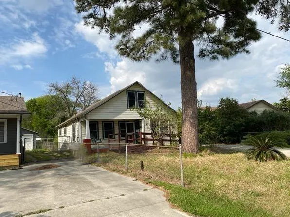 1004 McCall Ave, Conroe, TX 77301