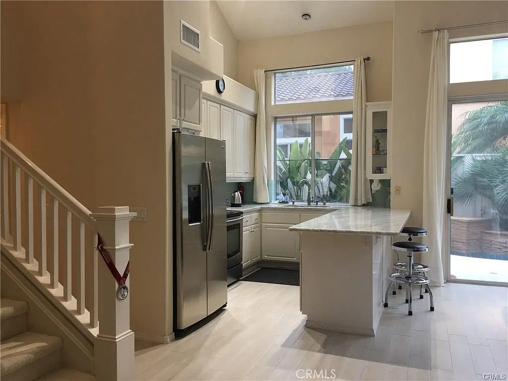 3 bed, 2.5 bath, 1350 sqft, $5,000 — Photo 4