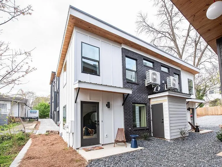 542 Boulevard Pl NE #D — Photo 26