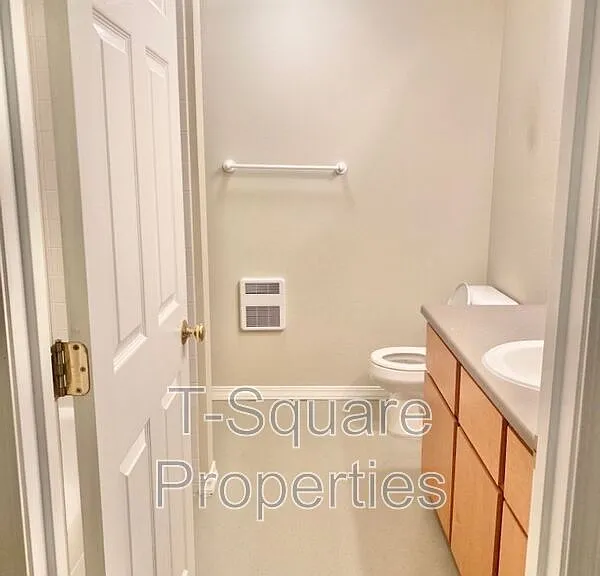 9525 NE 180th St #303 — Photo 10