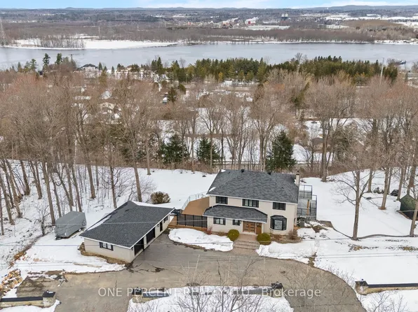 975 Fieldown St, Ottawa, ON K4C 1B9