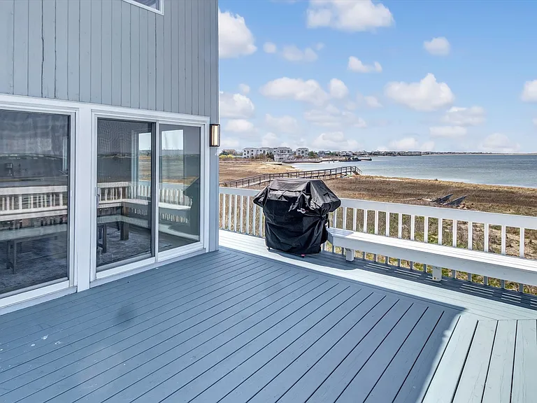 552 Dune Rd — Photo 12