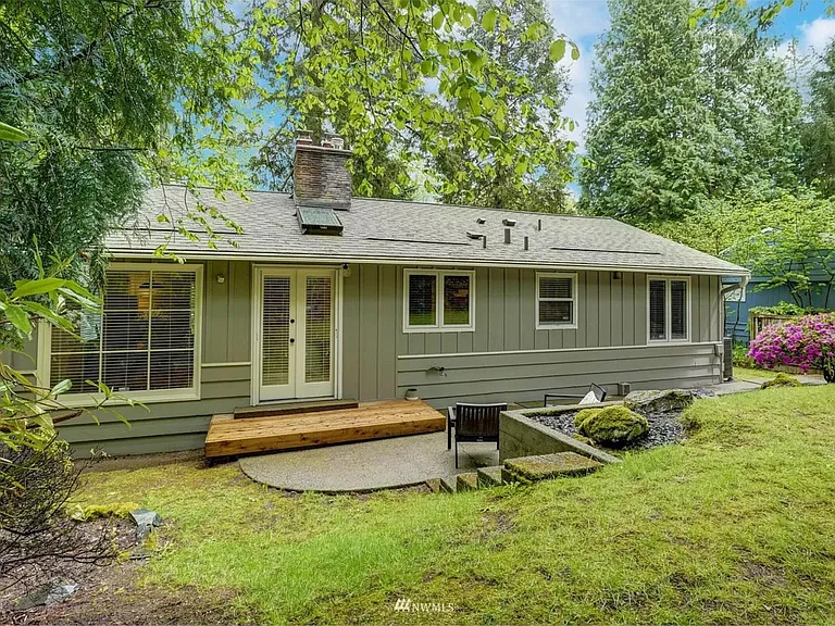 333 108th Ave SE — Photo 8