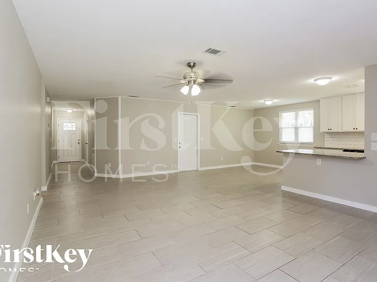 1047 Cove Landing Dr — Photo 5