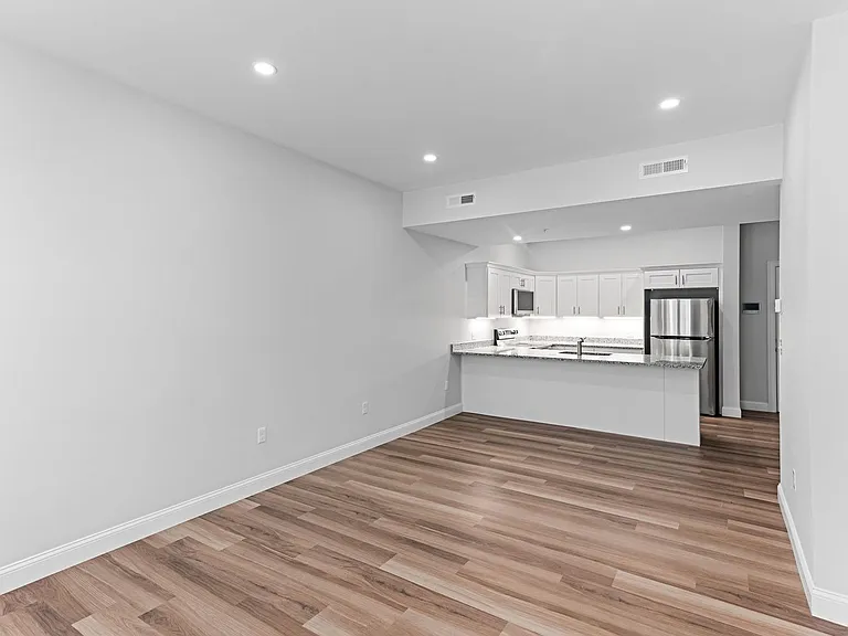 21 Market St — Photo 18