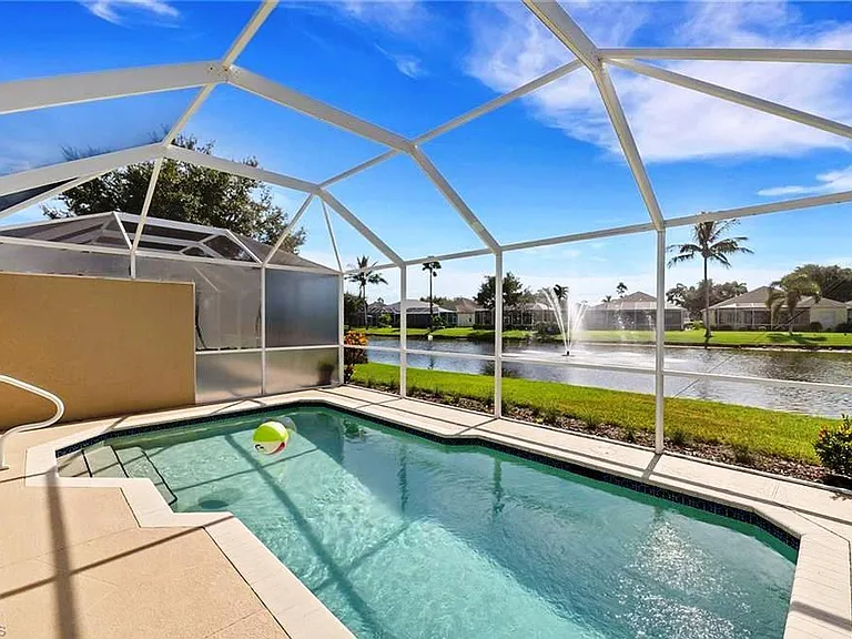 8216 Ibis Cove Cir #B-215 — Photo 2