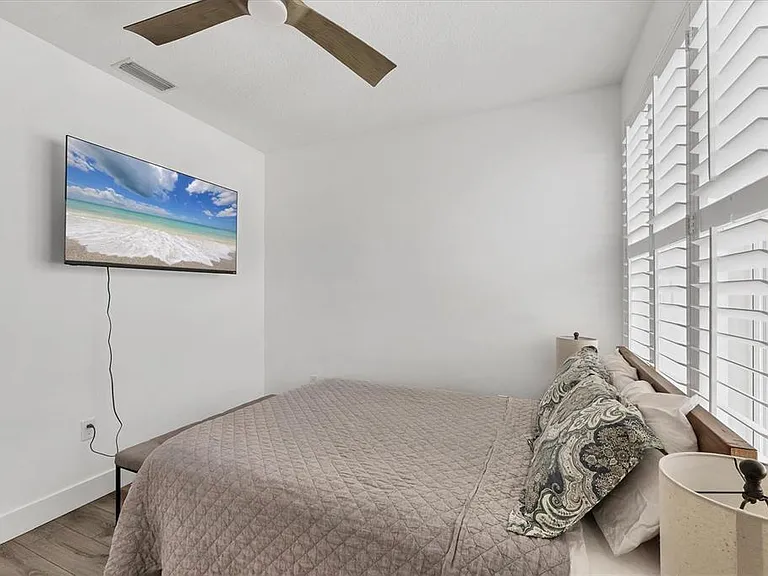 8234 Harborside Cir — Photo 17