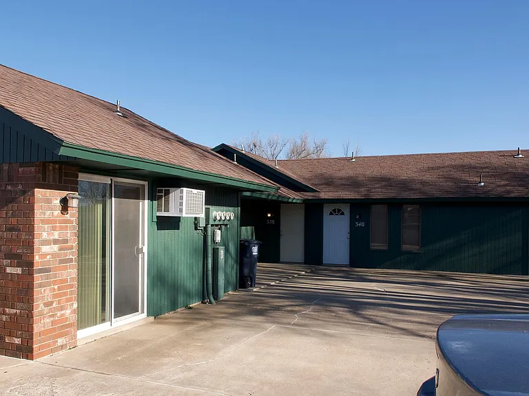 338 S Sooner Trl — Photo 1