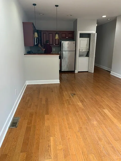 2 bed, 1000 sqft, $1,750 — Photo 3