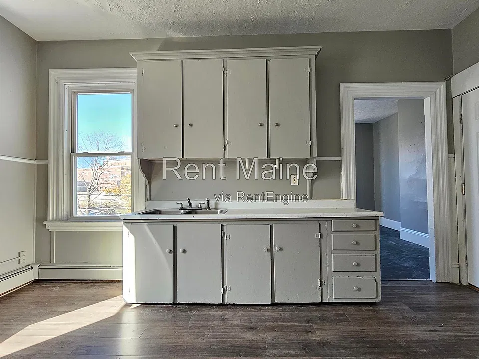 139 Oak St #2F