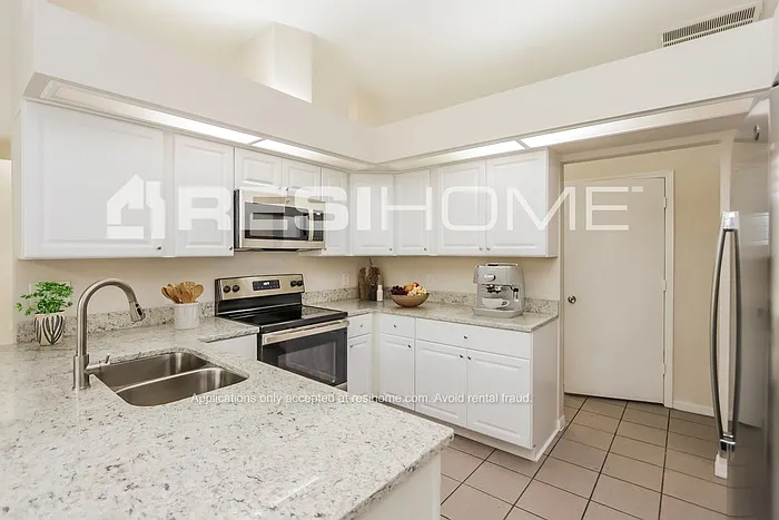 8000 Glenridge Loop W — Photo 3