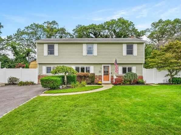 16 Richmond Street, Islip, NY 11751