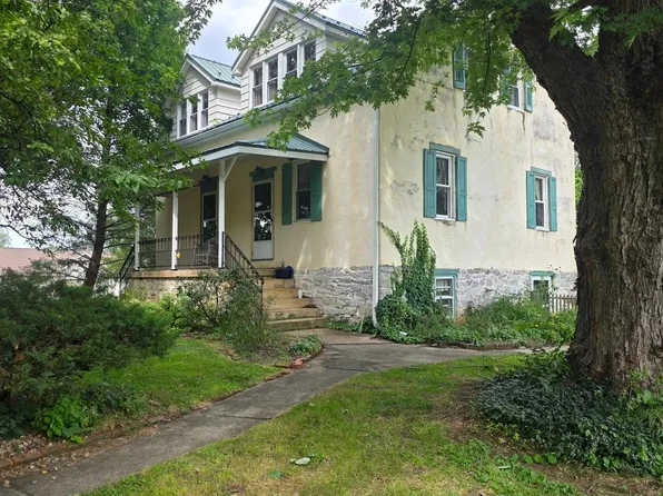 43 Harmony Hall Dr, Carlisle, PA 17015