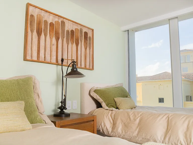 881 Ocean Dr #18H — Photo 32