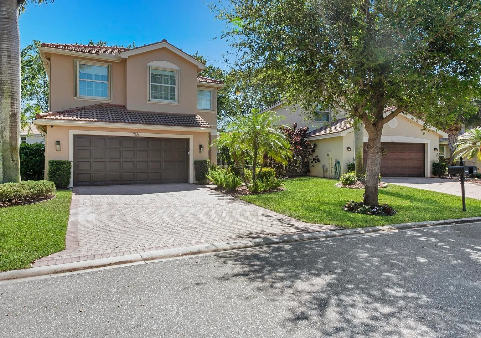 4 bed, 2.5 bath, 2256 sqft, $4,300 — Photo 2