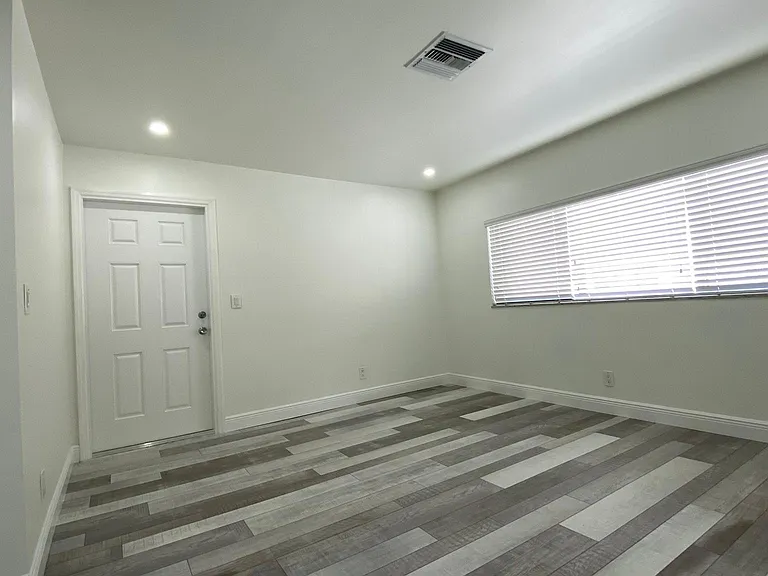 519 S Rainbow Dr — Photo 6