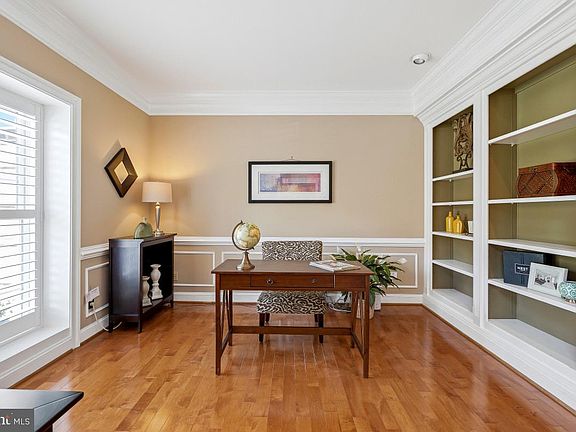 4th image of 47557 Compton Cir