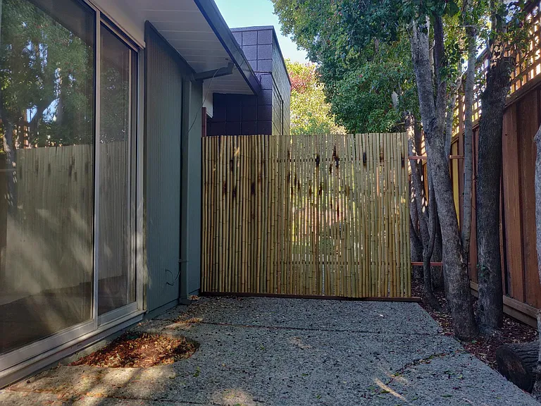 760 Ames Ave — Photo 2
