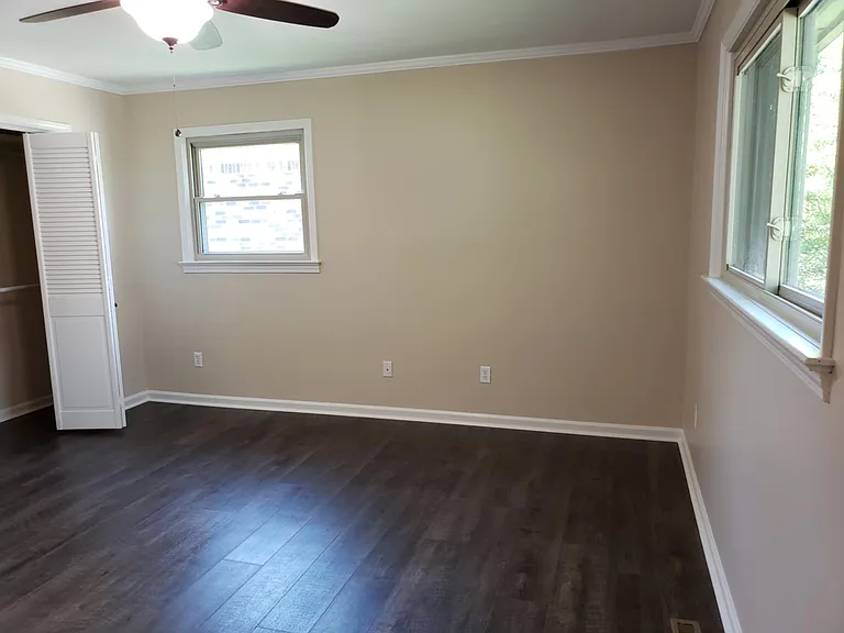 310 Susan Ln — Photo 8