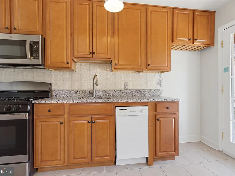 363 Gusryan St — Photo 11