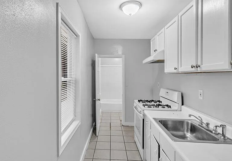 226 W Monument St #1R — Photo 7