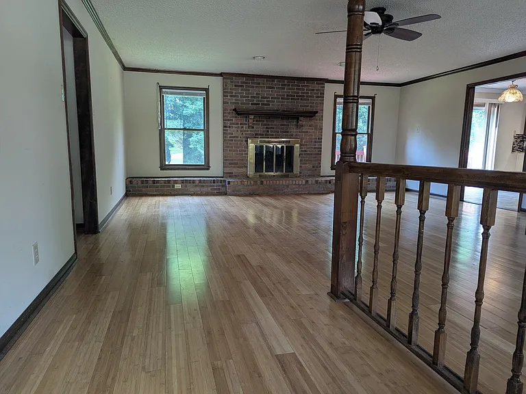 210 Wells Fargo Dr — Photo 6