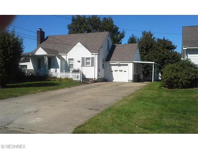 85 Renee Dr photo 1