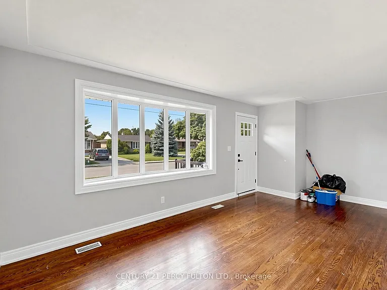 25 Kenwood Cres — Photo 6