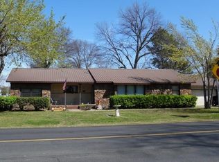 301 E Redwood Ave, Sallisaw, OK 74955