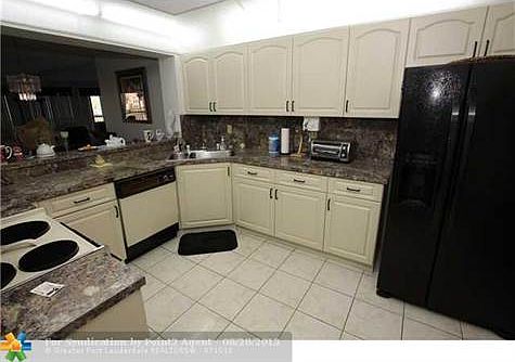4th image of 7331 Fairfax Dr #204