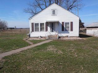 615 N Main St, New Douglas, IL 62074