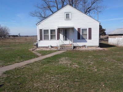 615 N Main St, New Douglas, IL, 62074