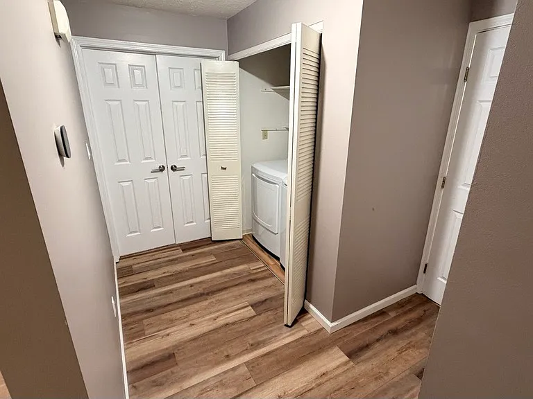 Hallway/laundry