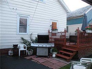 4th image of 321 Roslyn St