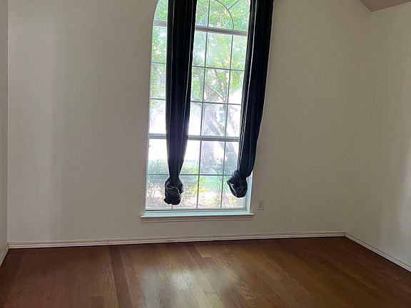 3rd image of 3033 Bigleaf Dr