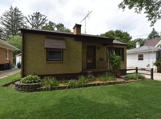 12 S Alfred Ave, Elgin, IL 60123